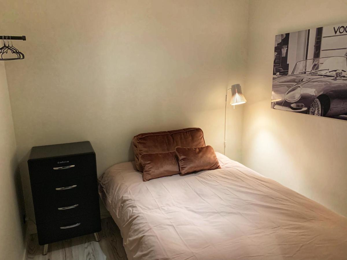 Broncks Apartment 1 - Modern 2-Bedroom In The Heart Of Torshavn Ngoại thất bức ảnh