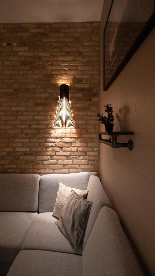 Broncks Apartment 1 - Modern 2-Bedroom In The Heart Of Torshavn Ngoại thất bức ảnh